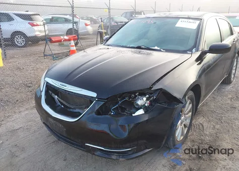 2011 Chrysler 200 Touring z USA, uszkodzony, nr VIN 1C3BC1FB3BN602528